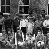 1:.... 2:Ton Leenders 3:Jan van den Bosch 4:.... 5:.... 6:Jan Wolters 7:.... *;Meester Jan van Uden 9:.... 10:.... 11:Ria de Bruijn 12:.... Swinkels 13:.... 14:Thea Broeren 15:Annie Hendriks 